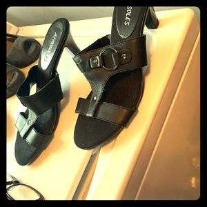 Woman’s heel size 6